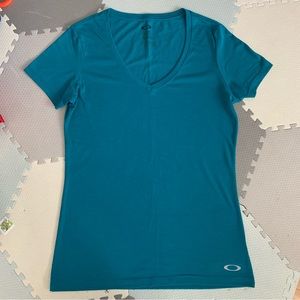 Oakley T-shirt